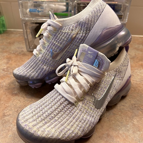 Womens Nike Vapormax - Picture 3 of 4